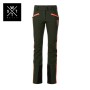 pantalon de ski féminin et près du corps - image modifié par l'IA