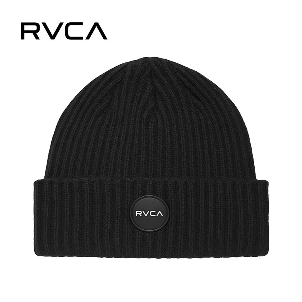 bonnet à revers noir stylé et déstocké. Image modifiée par l'IA
