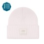 bonnet féminin lilas pour la ville et la montagne en déstockage - image modifiée par l'IA
